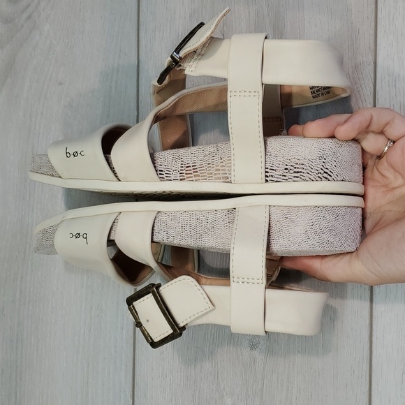 Born B.O.C. Womens Comfort Ankle Strap Flats Sandals Shoes sz 6M - Picture 10 of 12